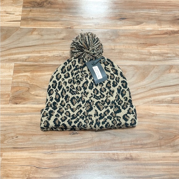 Accessories - *NWT* Women's Cheetah Print Pom Pom Beanie
